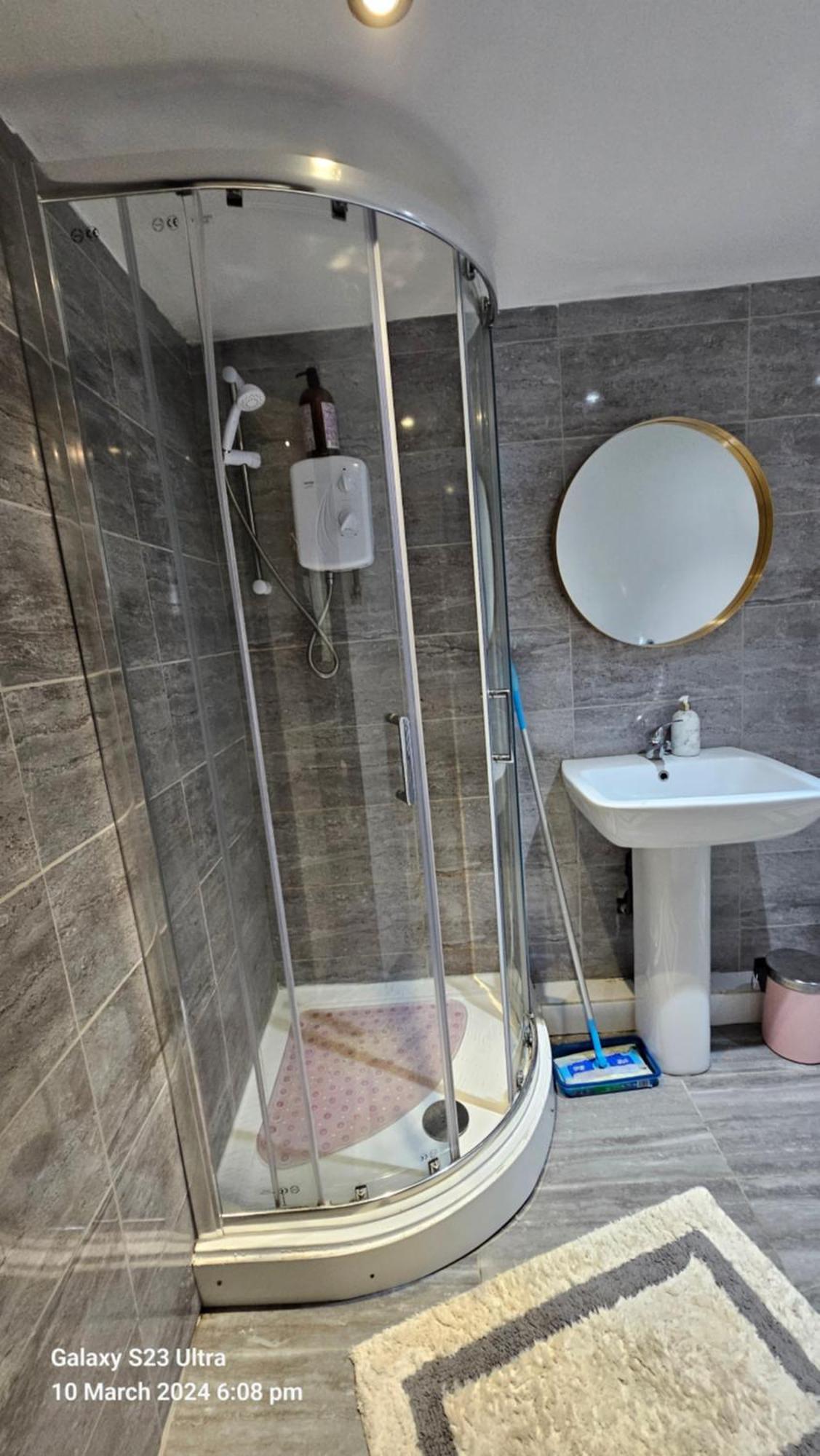 Beautiful En-suite Studio In Leeds -lower Floor
