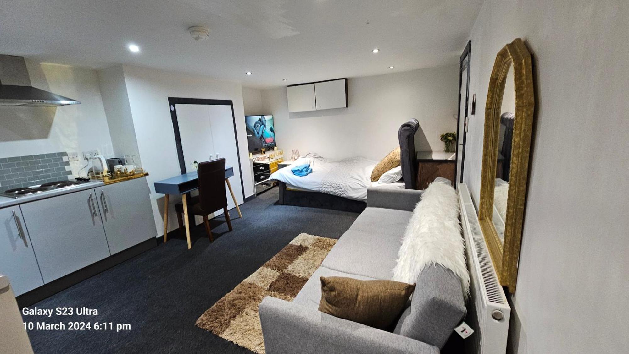 Beautiful En-suite Studio In Leeds -lower Floor Apartment