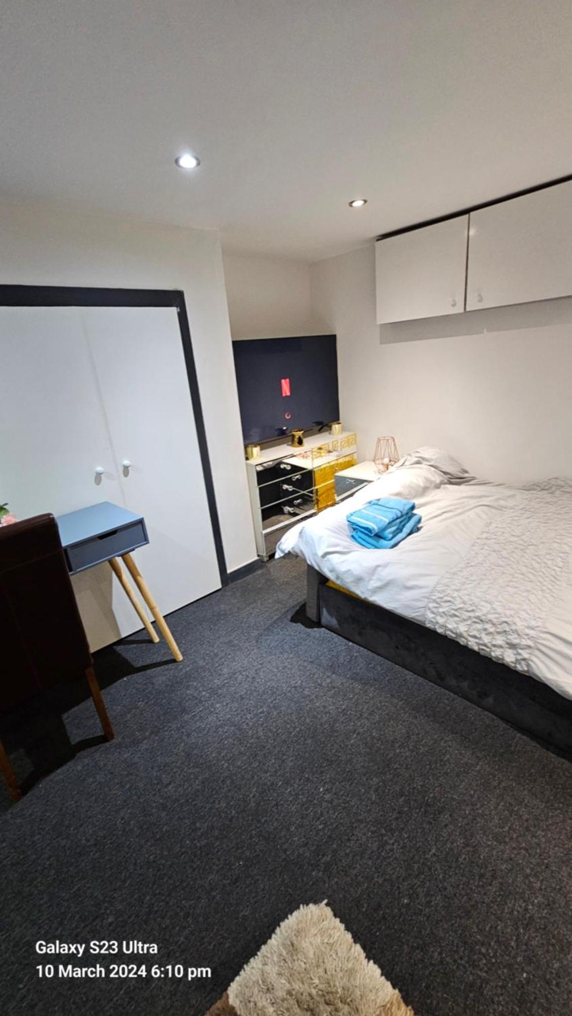 Beautiful En-suite Studio In Leeds -lower Floor Leeds (West Yorkshire)