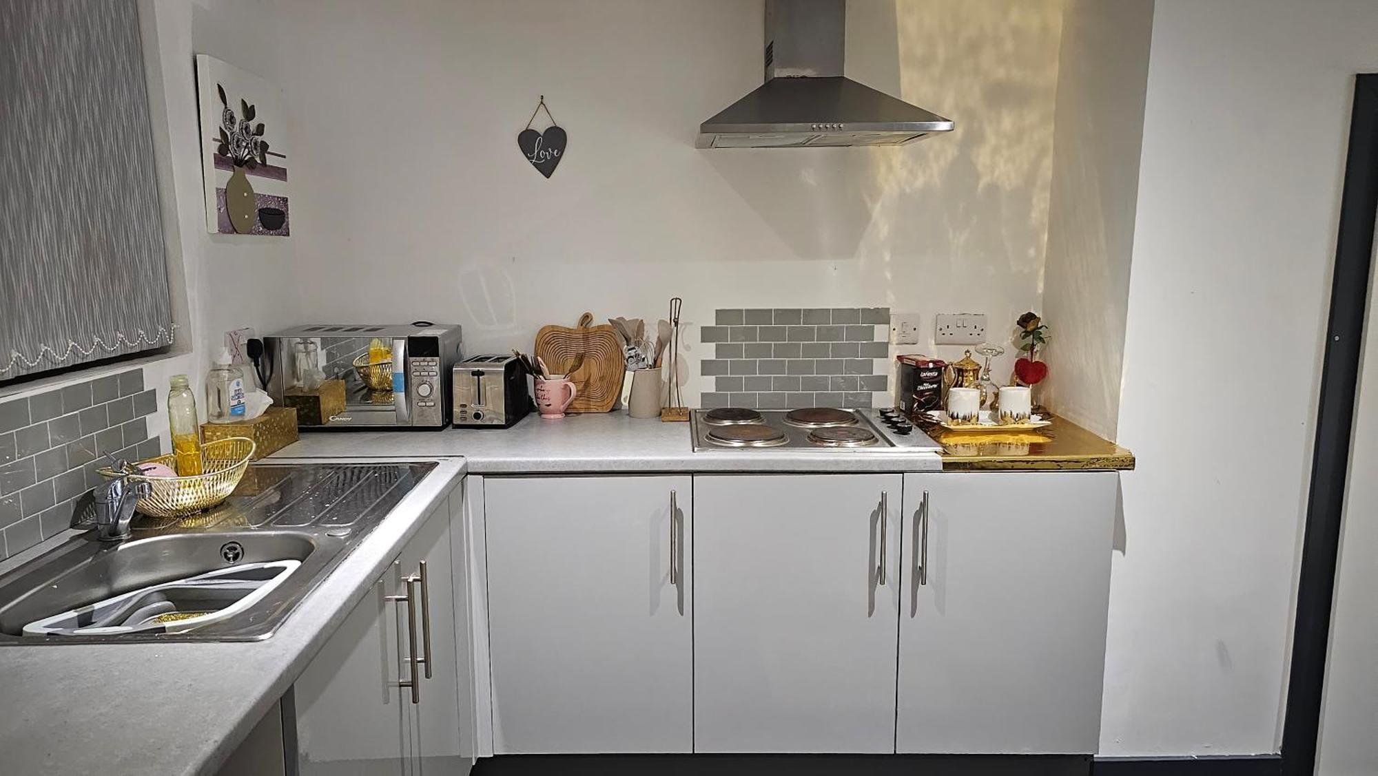 Beautiful En-suite Studio In Leeds -lower Floor Apartment *